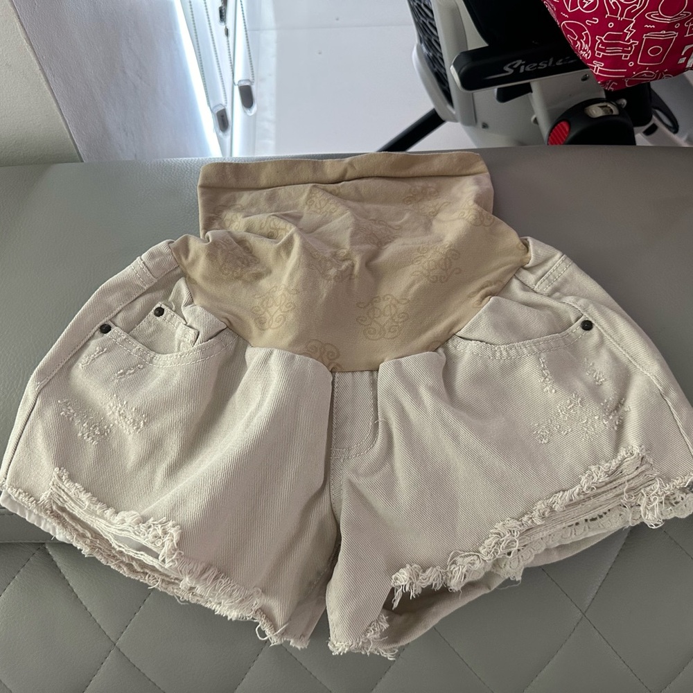 Jessica Simpson maternity shorts